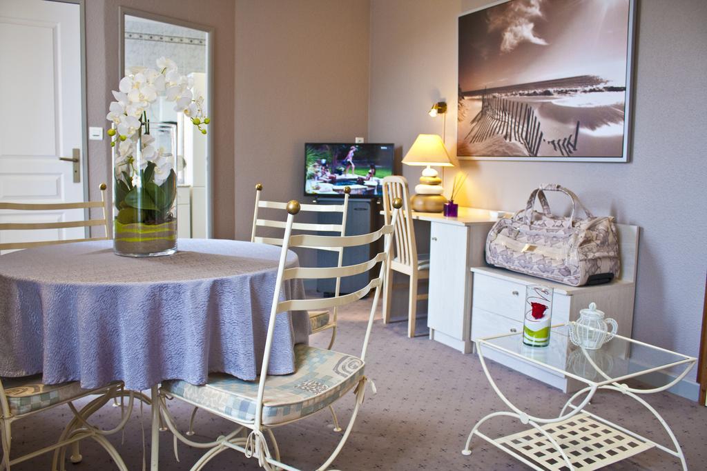 Logis Hotel Beau Site Loubaresse  Buitenkant foto